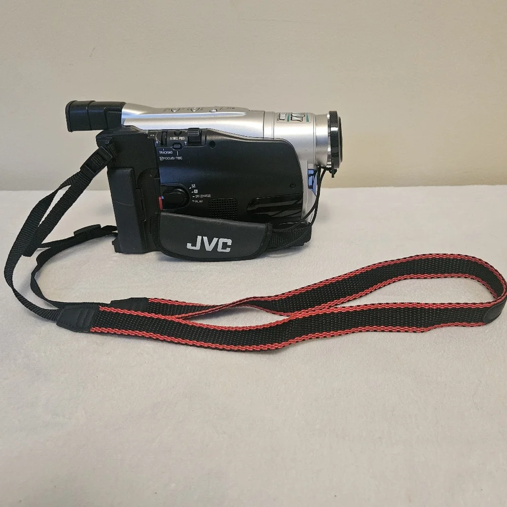 JVC Compact VHS Camcorder C Model GR-SXM38U With Strap FOR PARTS/REPAIR UNTESTED